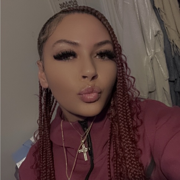 Meet your Posher, Nicole - Picture 6 of 6